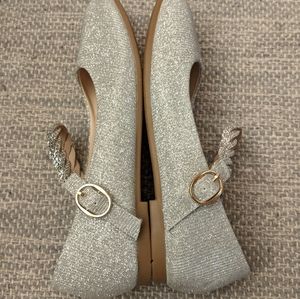 Little girl's shoes. Sparkly silver. Brand new. Size Eur32. Original price $15